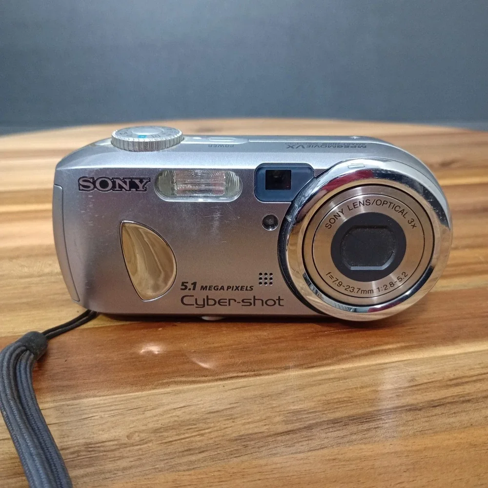 Sony Digital‎ Camera Cybershot DSC-P93A 5.1MP Silver UNTESTED PAIR REPAIR ONLY
